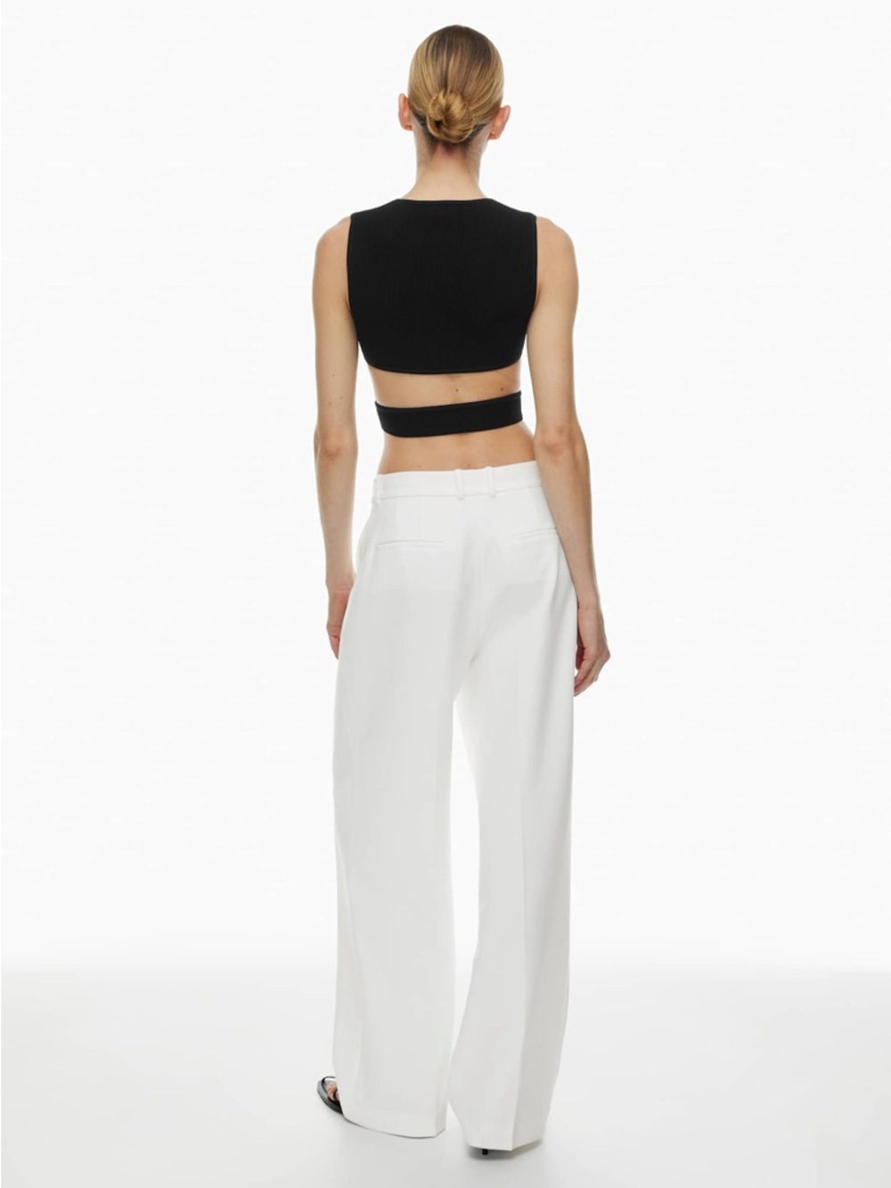 Babaton Aritzia Sculpt Knit Orchestrate Cut-Out Tank Top - Picture 6 of 7
